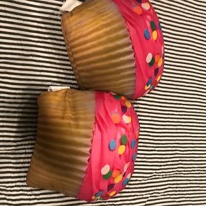 2 Cupcake pillows!!!